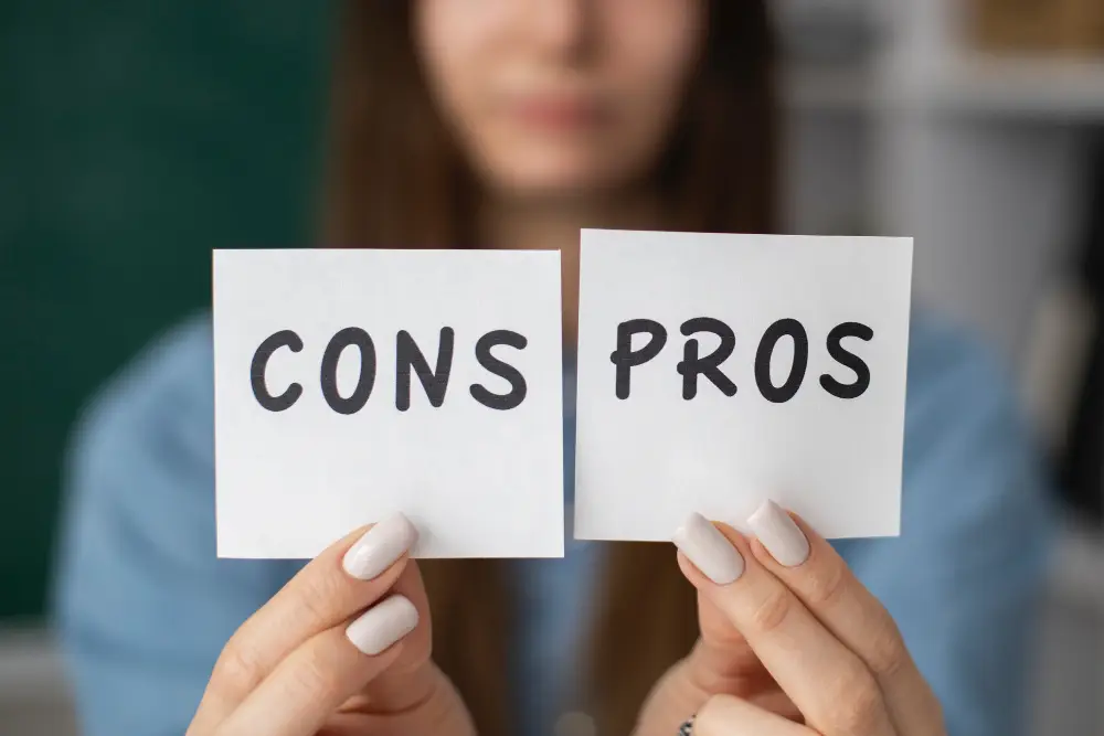 Campaign Monitor vs TinyEmail 2024 | De Bie Media woman holding a pros and cons card